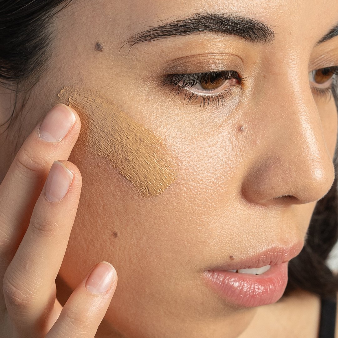 Maquillaje piel normal - seca tono medio claro - TEIA