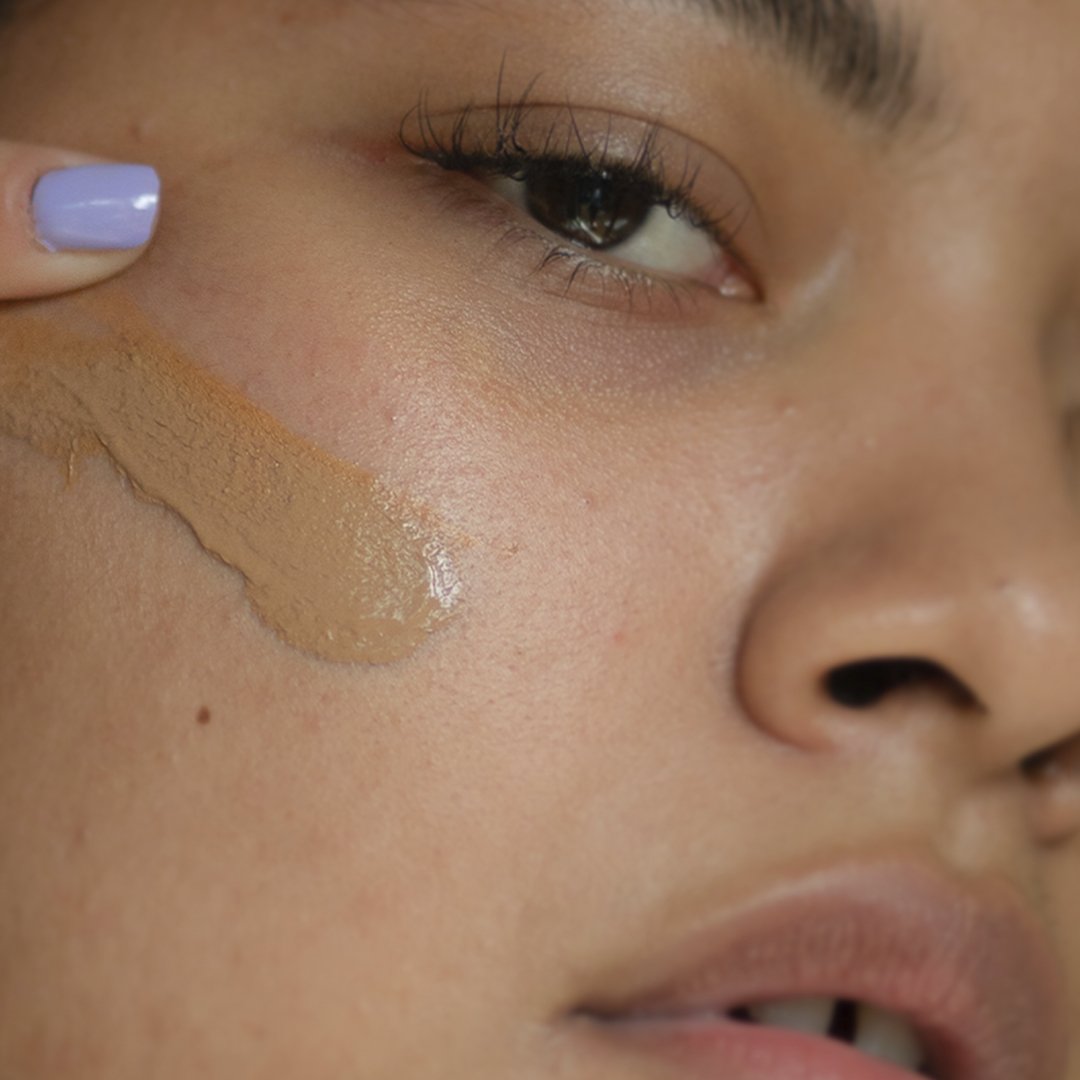 Maquillaje piel grasa - mixta tono medio bronceado - TEIA